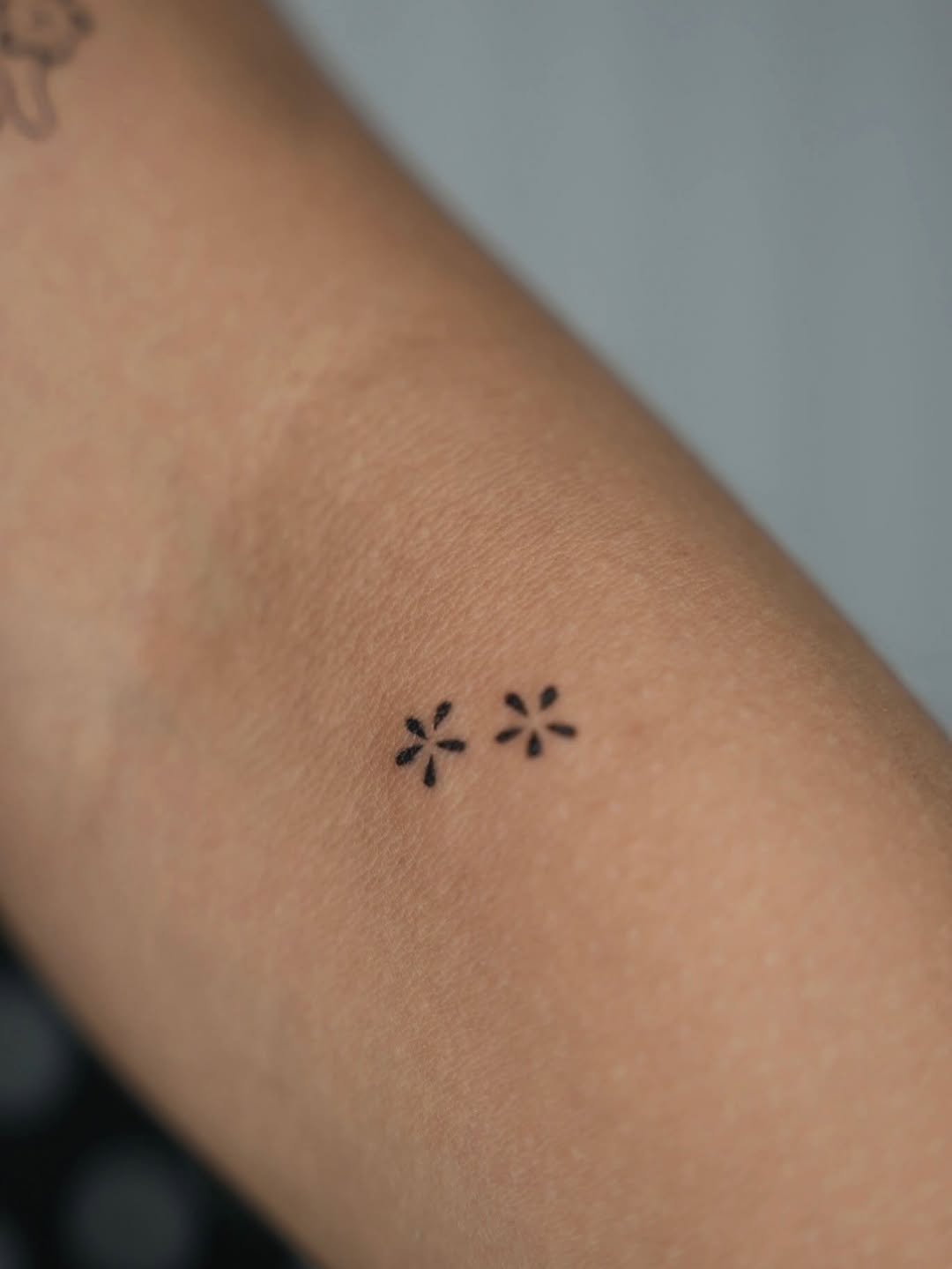 Tattoo by @lunar.tattoo.nyc β fine_line, minimalist