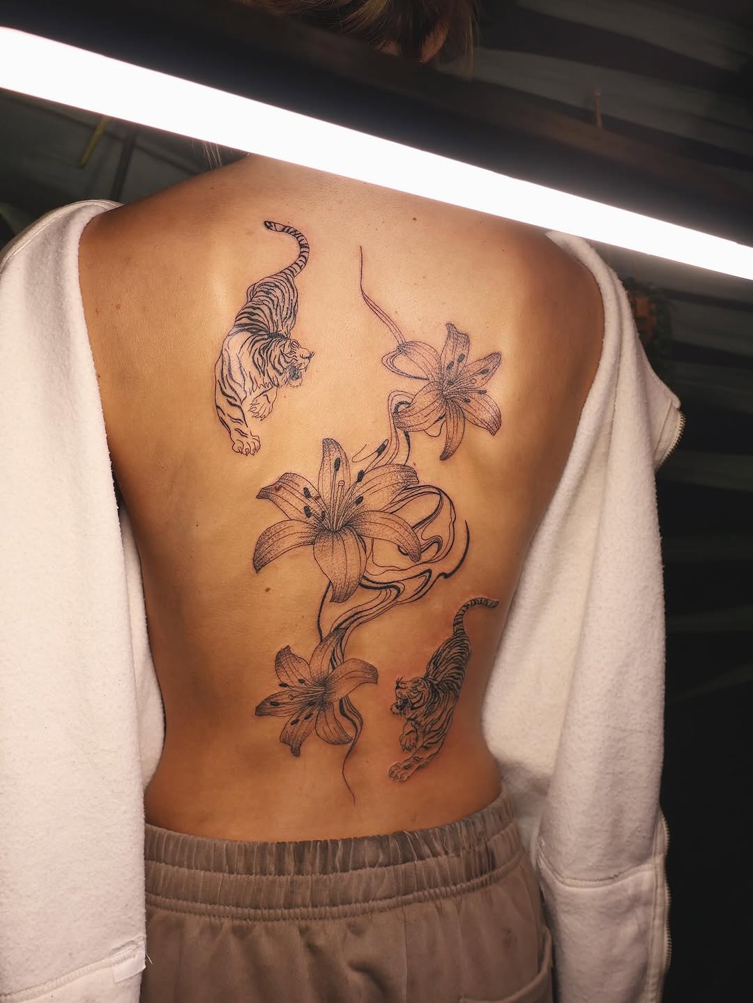 Tattoo by @divinebeautybarbyaly — fine_line, illustrative