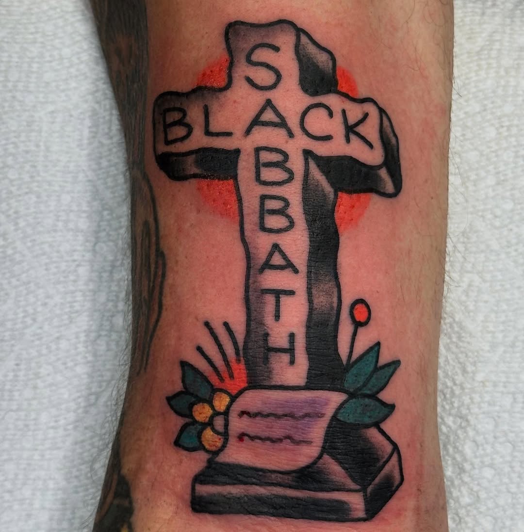 Tattoo by @robavelli — american_traditional