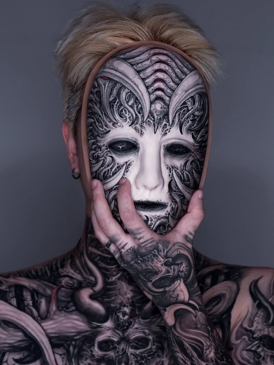 Tattoo by @kwannew_ โ blackwork, dark_realism