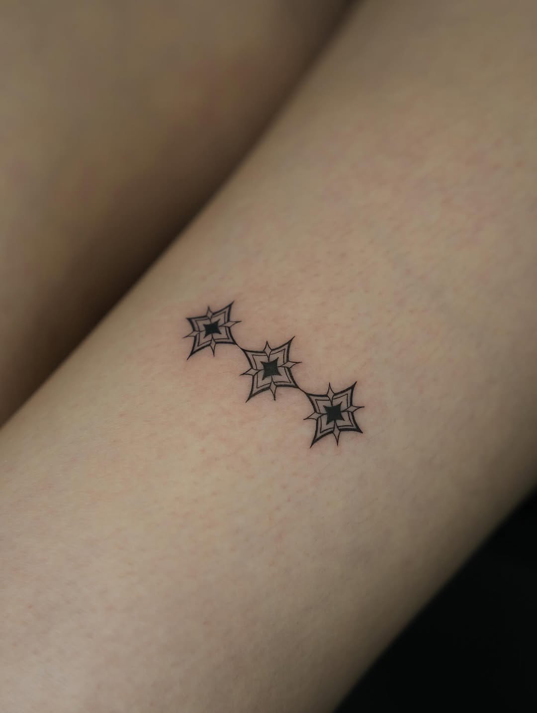 Tattoo by @lunar.tattoo.nyc β fine_line, geometric