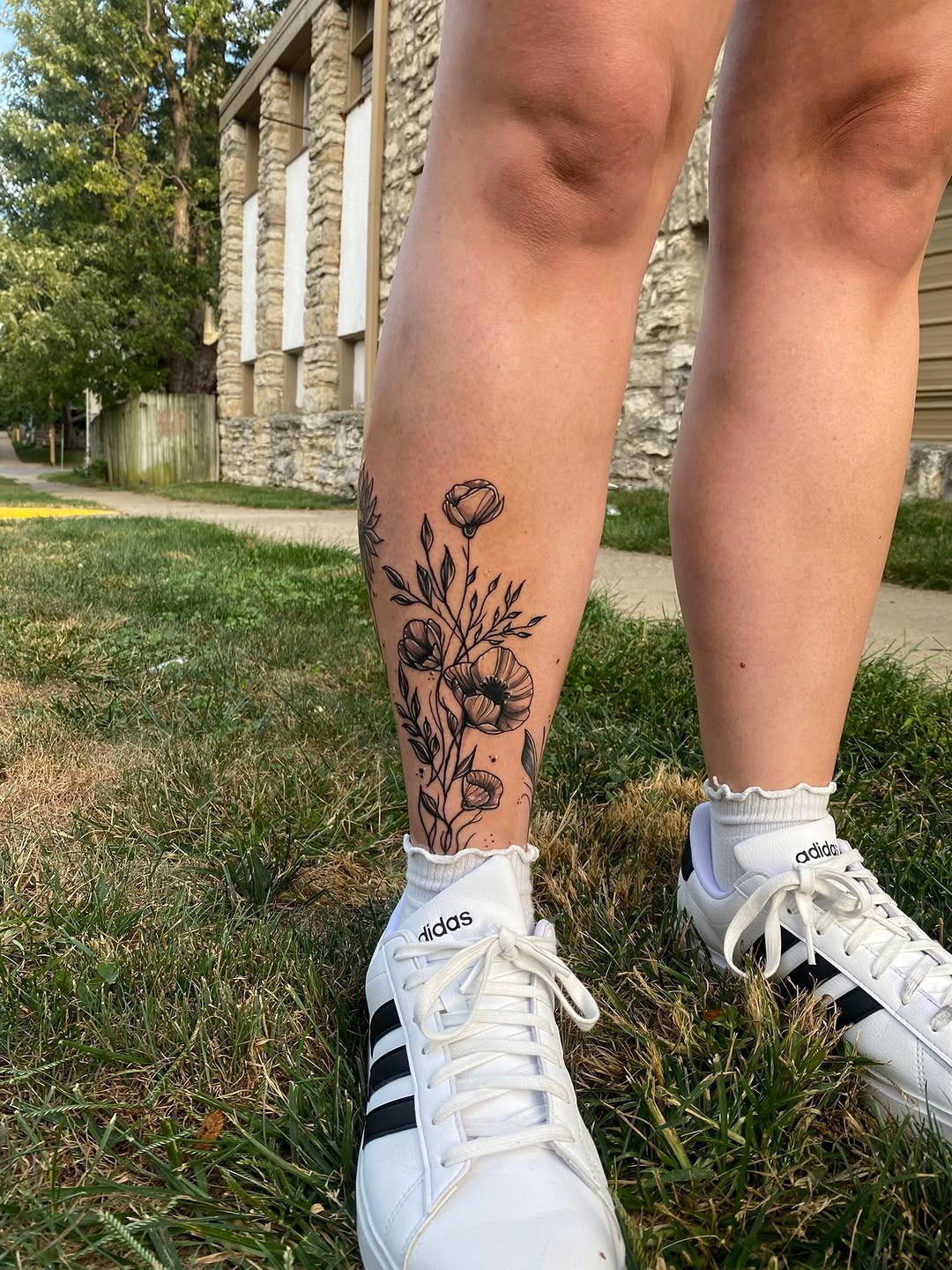Tattoo by @woetattoos โ fine_line
