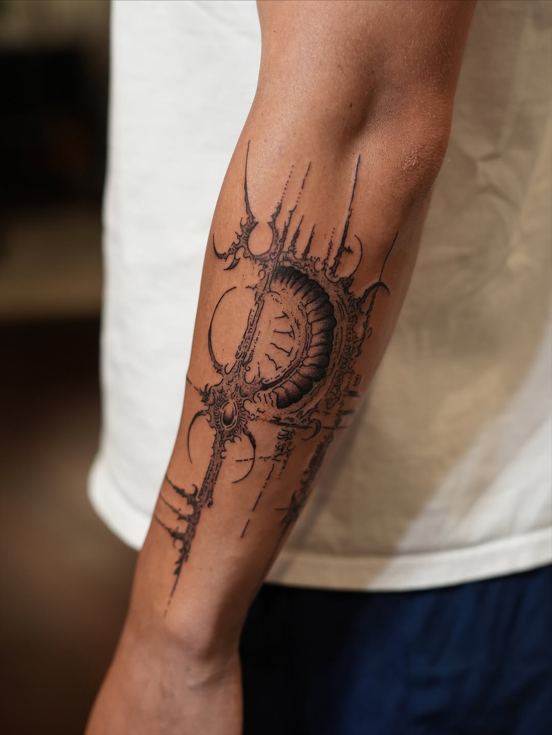 Tattoo by @tatsbyalyssa — illustrative, blackwork