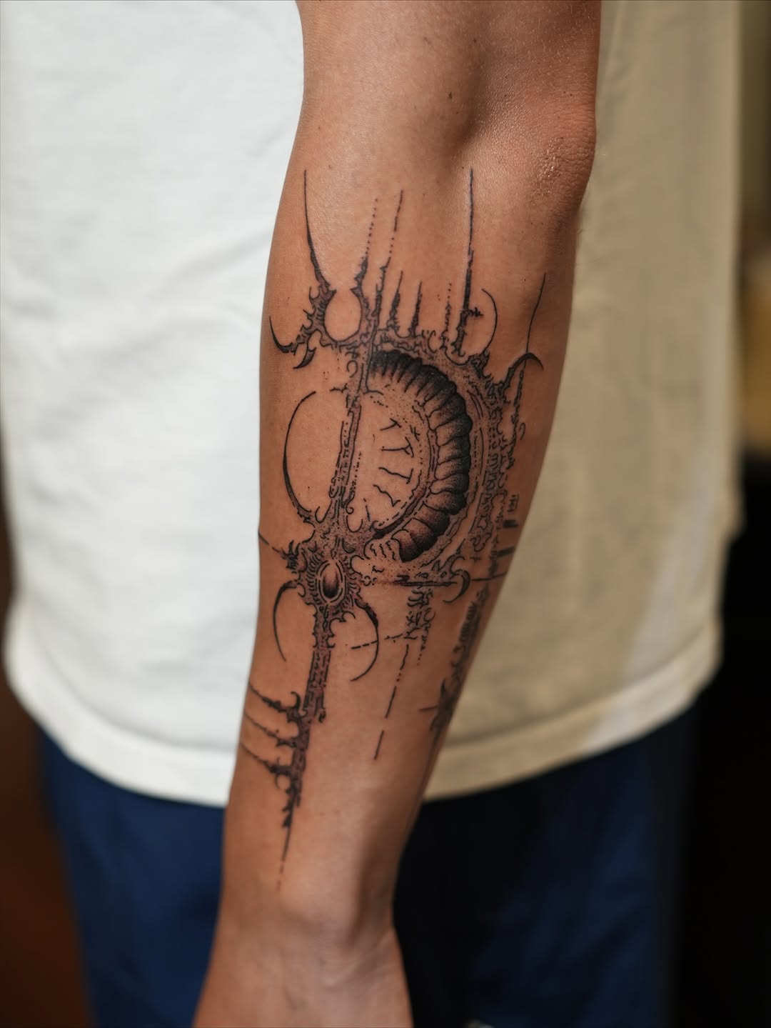 Tattoo by @tatsbyalyssa — blackwork, illustrative