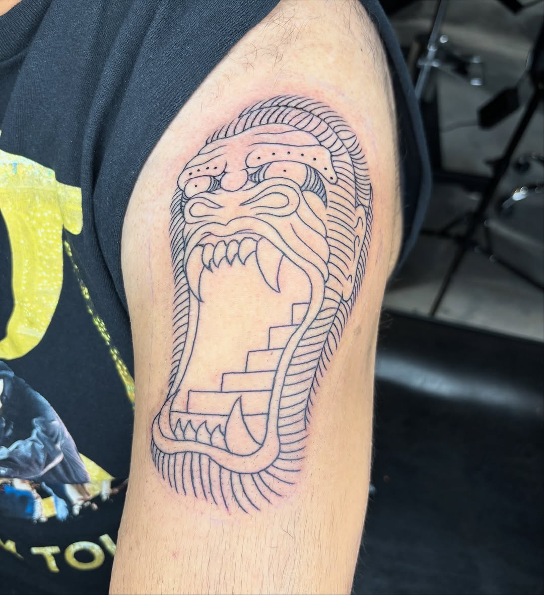 Tattoo by @miklo_tatuajes β blackwork