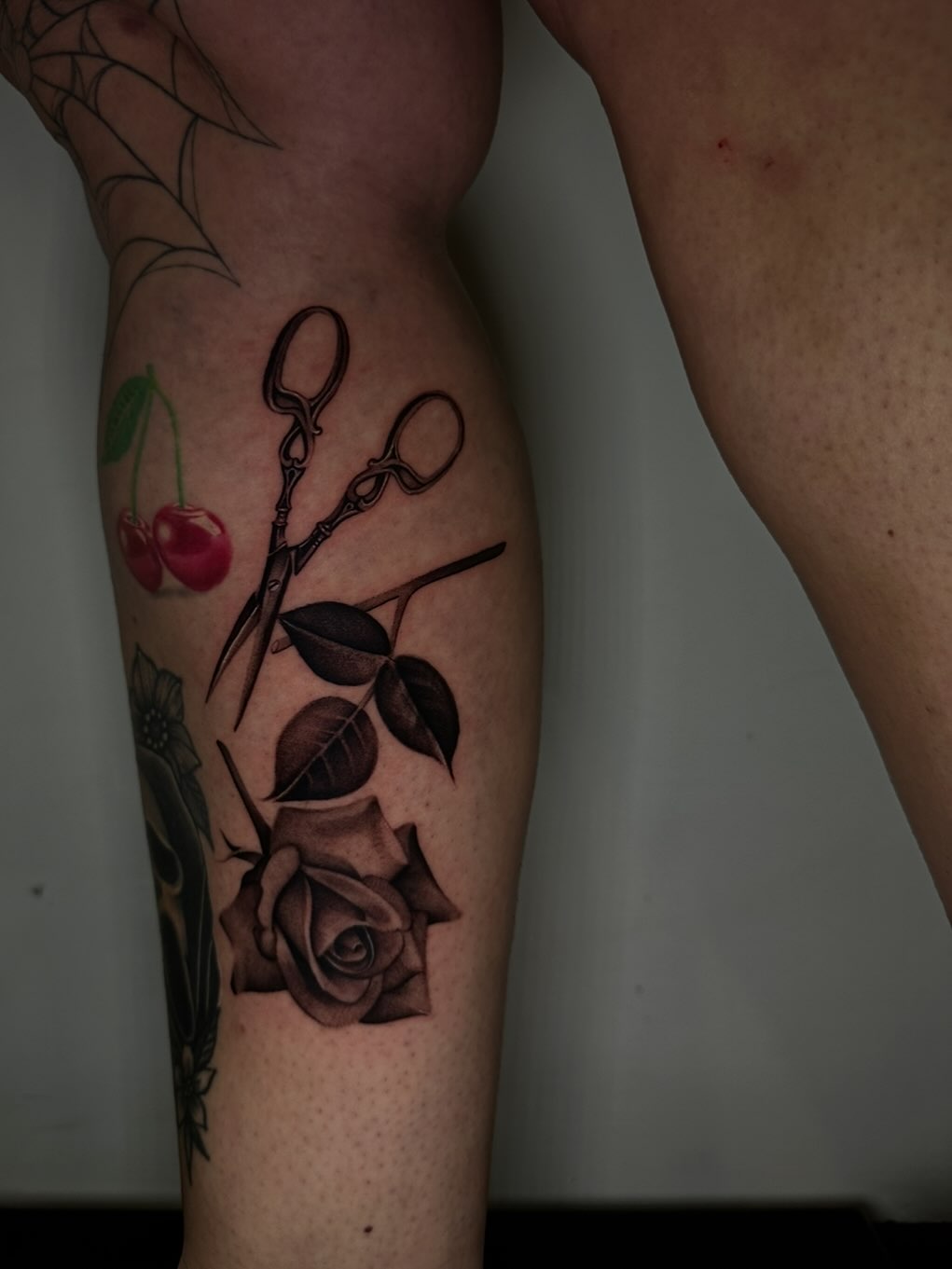 Tattoo by @piinkywabbiit — black_and_grey, illustrative