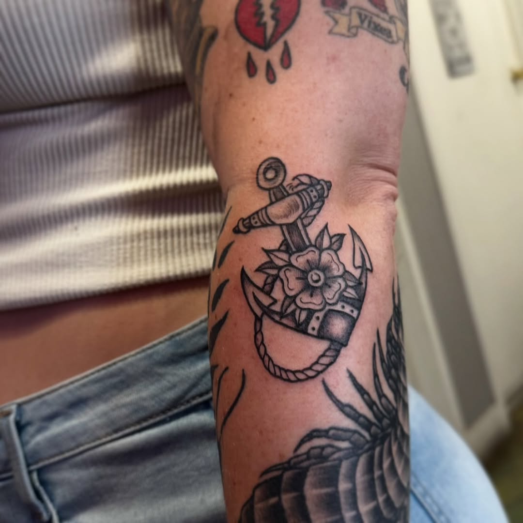 Tattoo by @dee.osipova โ american_traditional