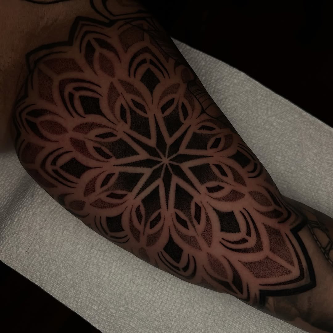 Tattoo by @alexx.arte โ geometric, dotwork