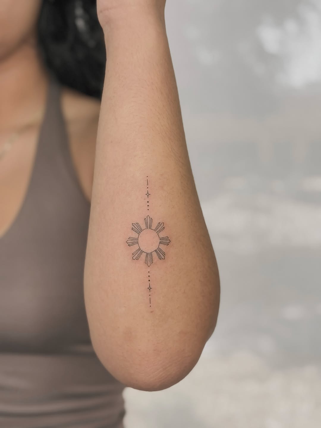 Tattoo by @starofdreams.tatt — fine_line, minimalist
