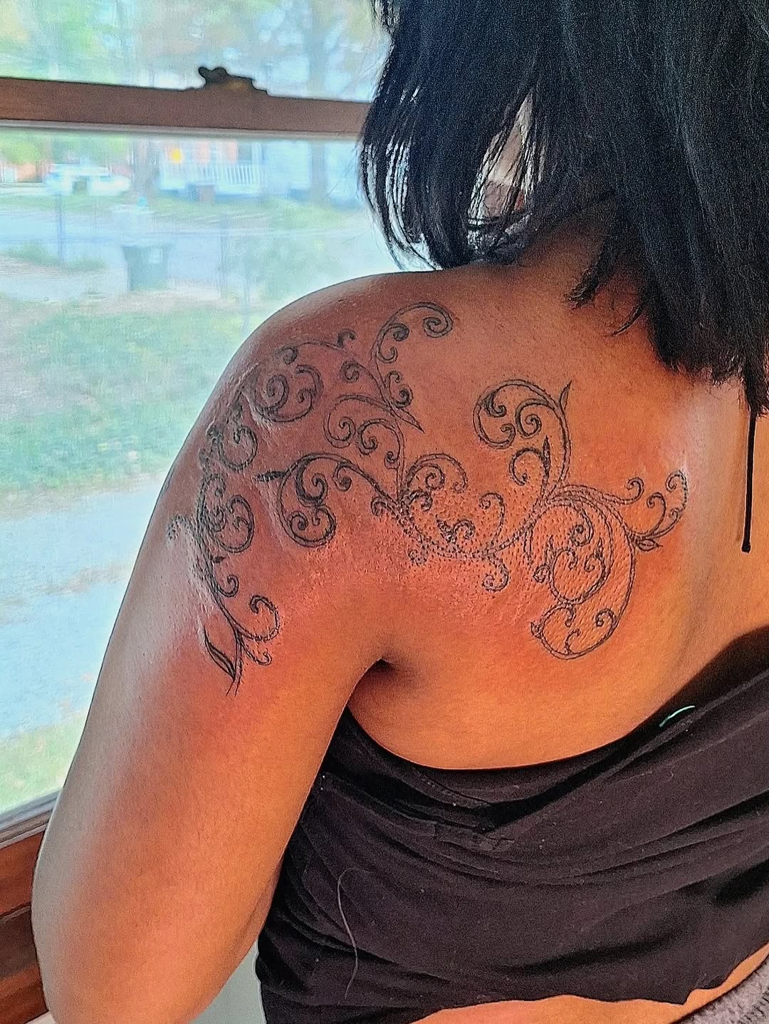 Tattoo by @mooonsnail — ornamental, fine_line