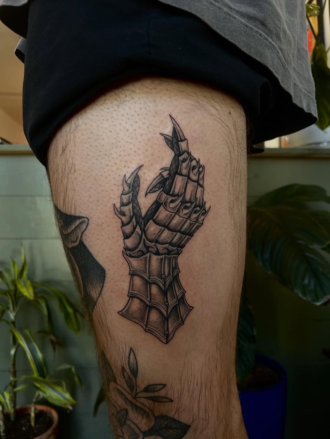 Tattoo by @tashavenola — blackwork, illustrative