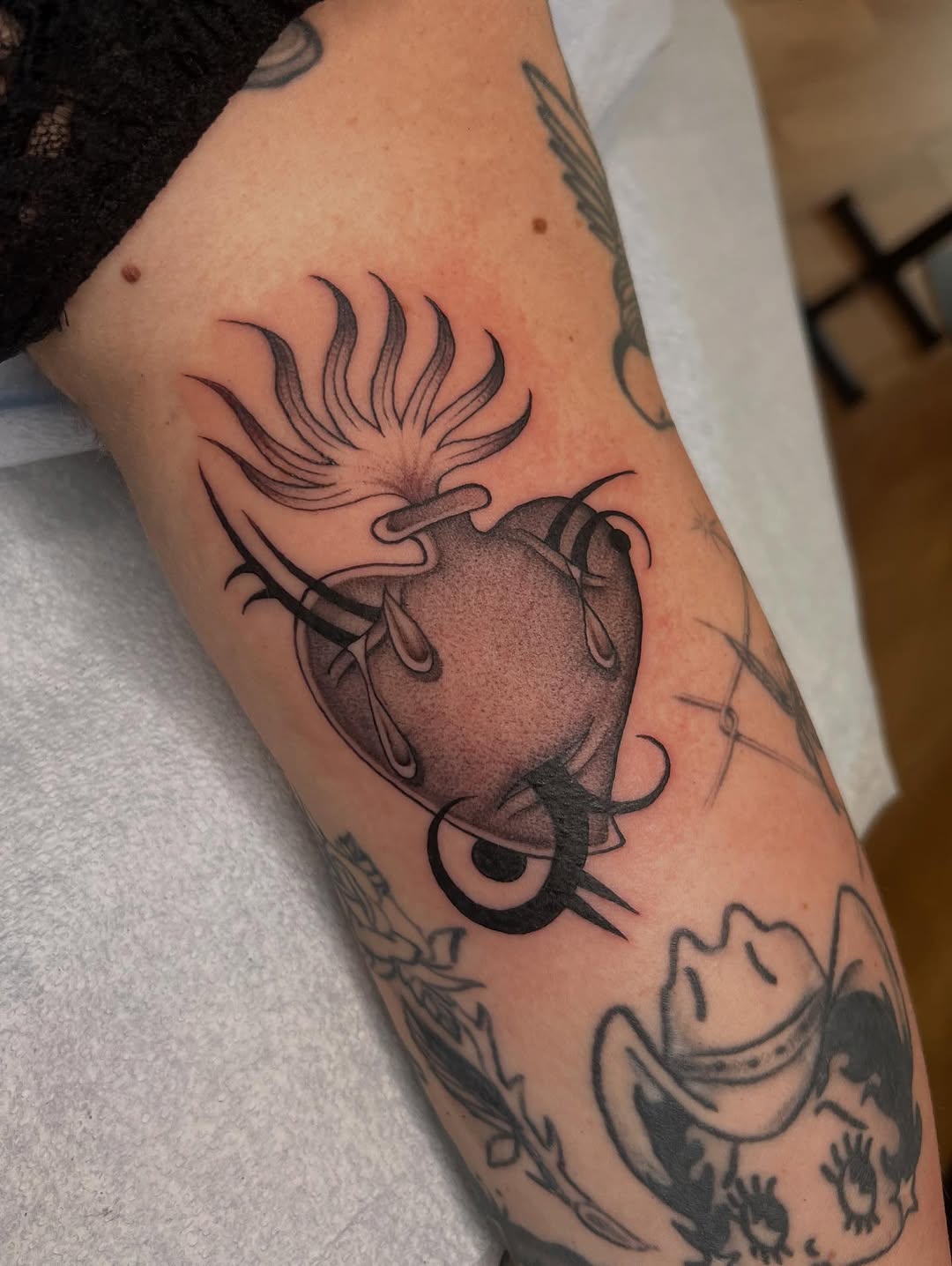 Tattoo by @tashavenola — illustrative, black_and_grey