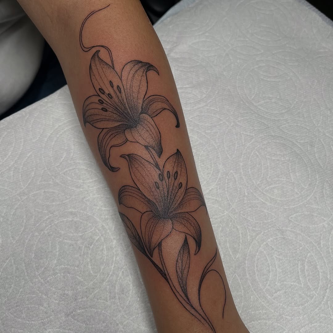 Tattoo by @yungmonalisaofficial — fine_line