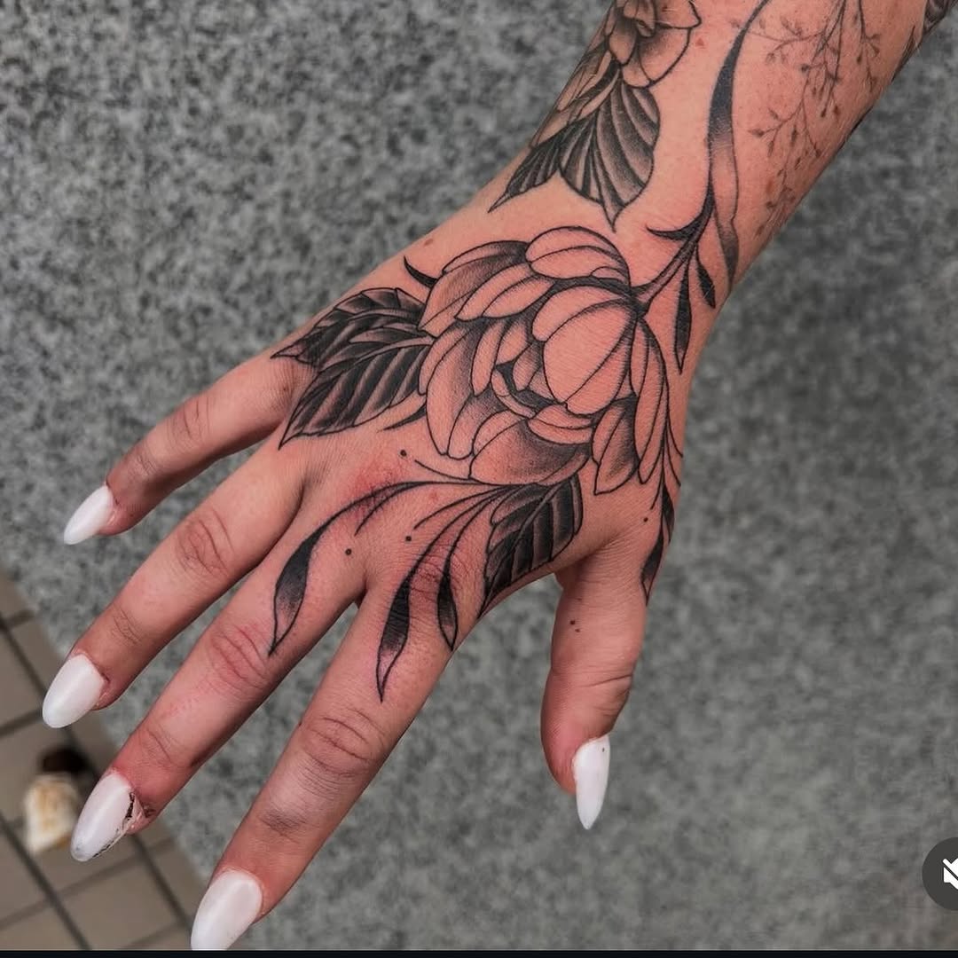 Tattoo by @tashavenola — black_and_grey