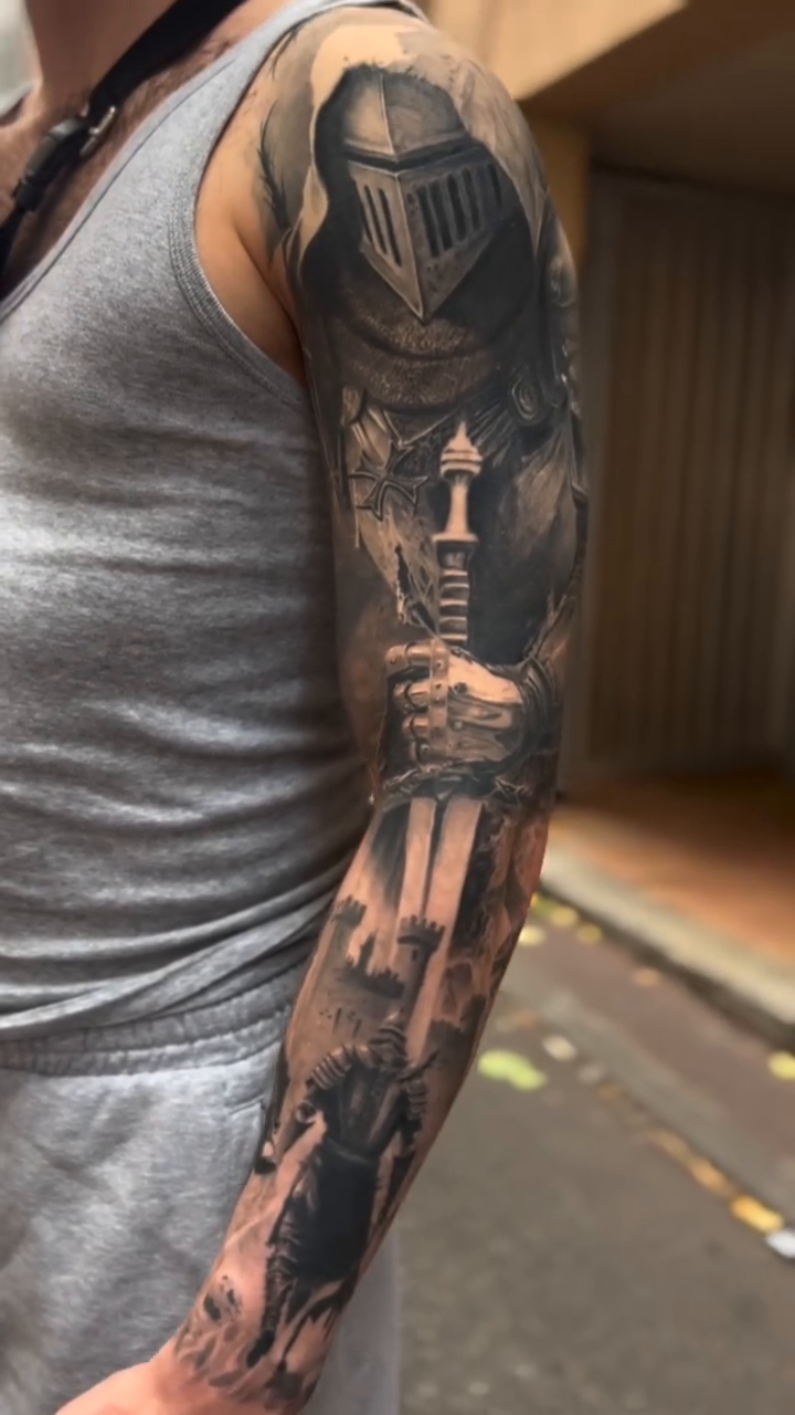 Tattoo by @eltche_artiste — black_and_grey, illustrative