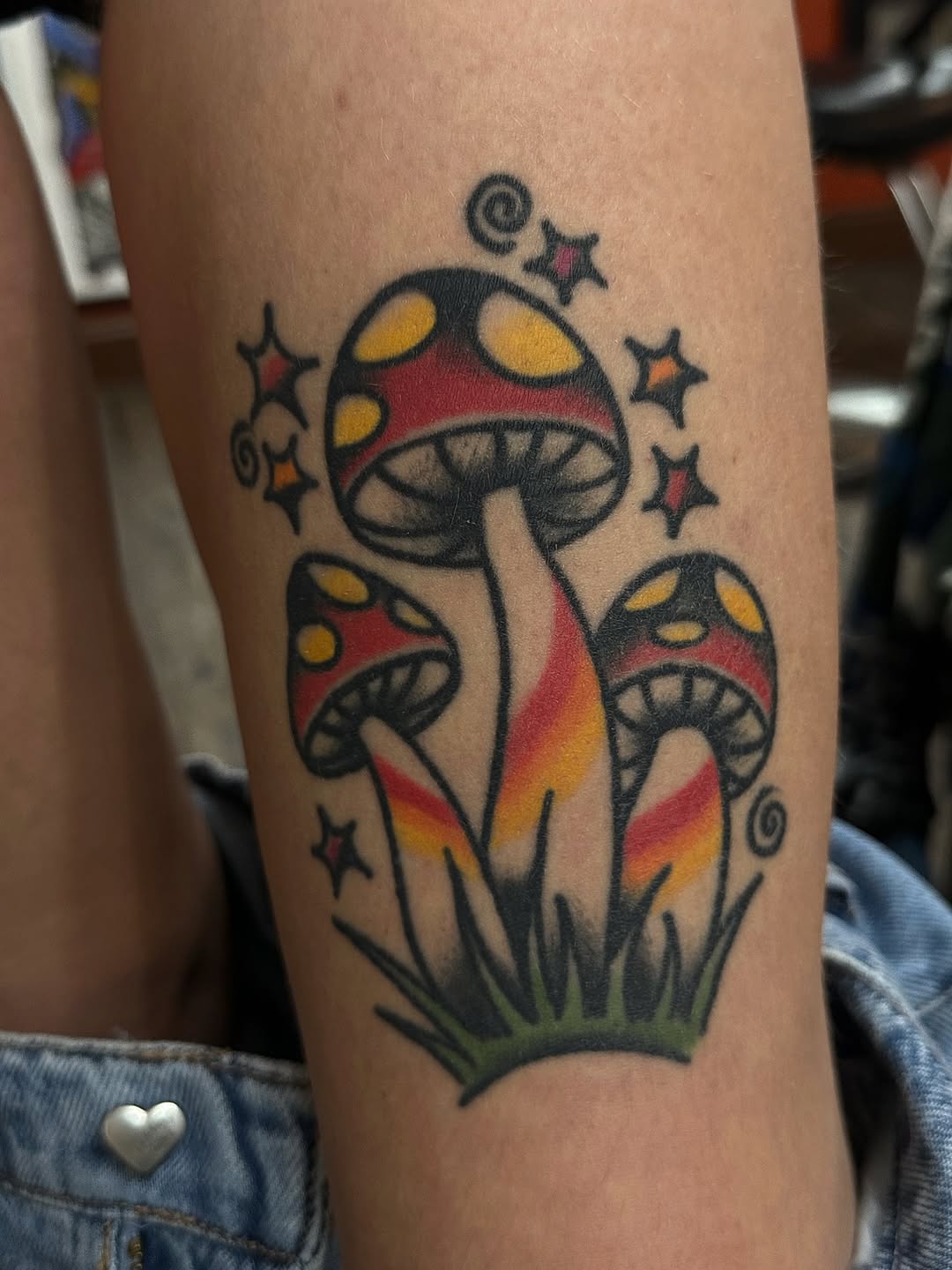 Tattoo by @lindseebeetattoo โ american_traditional
