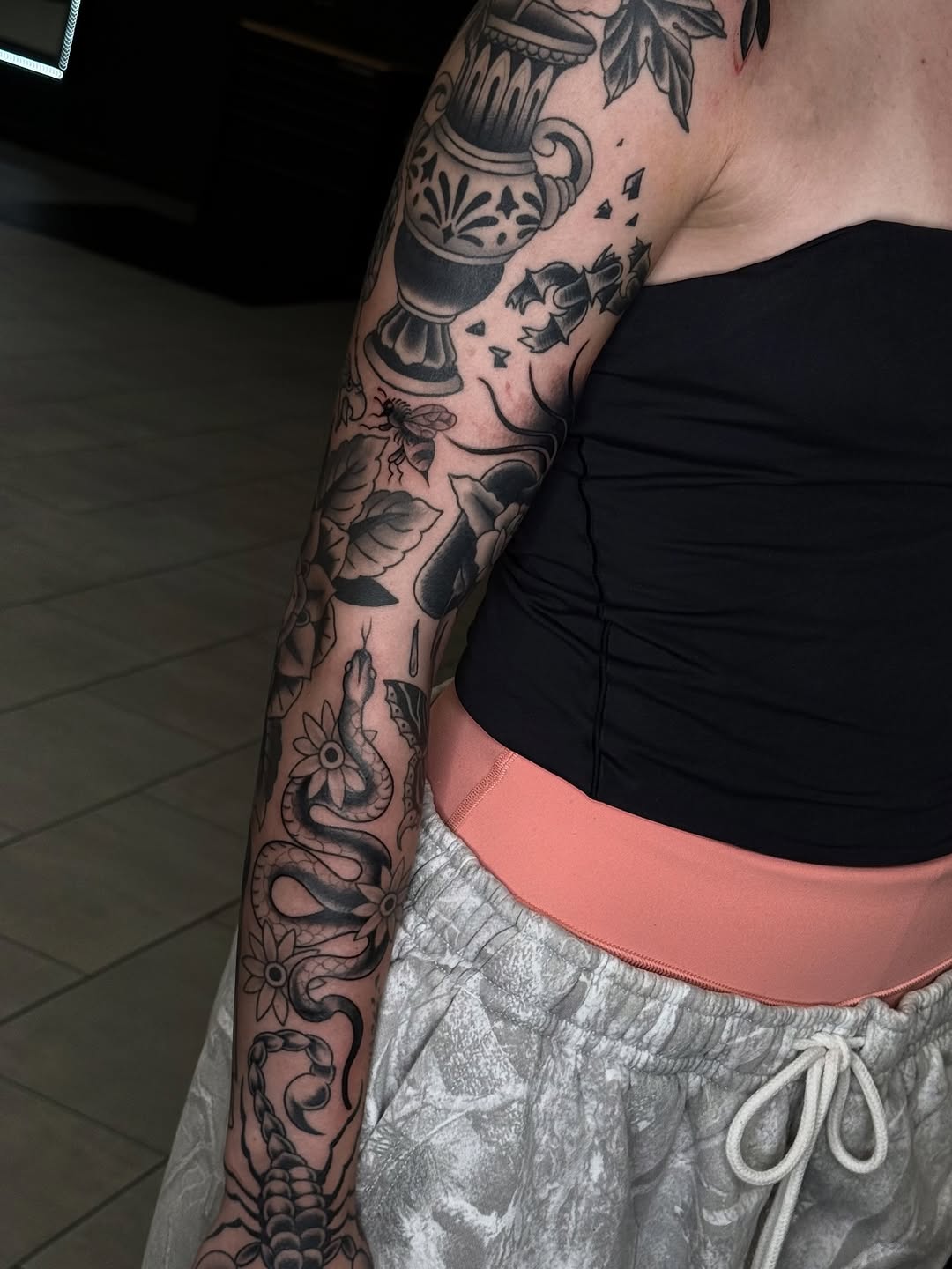 Tattoo by @yuriabreutattoo β black_and_grey, neo_traditional