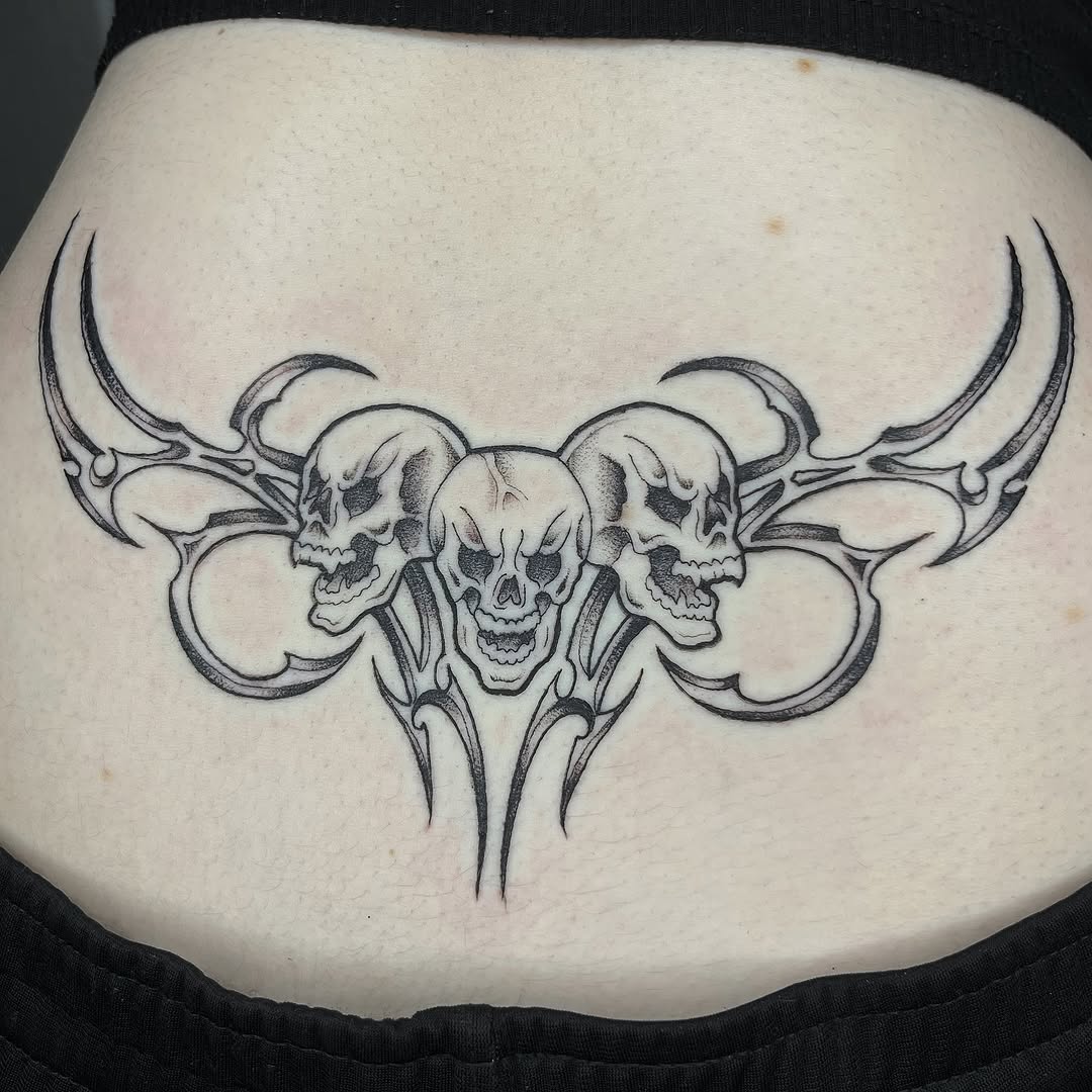 Tattoo by @sara_atamian_tattoos β illustrative, blackwork