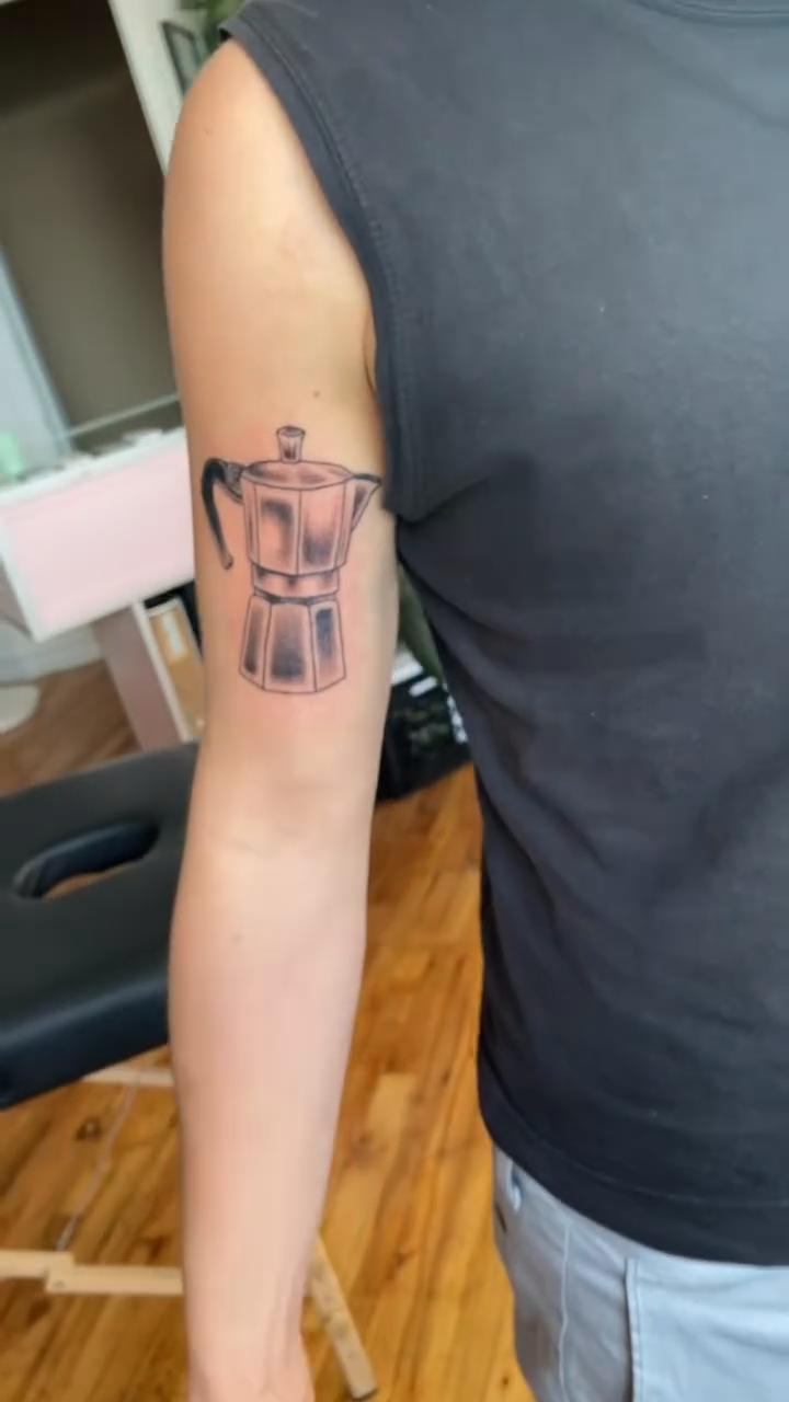 Tattoo by @amandagrimatattoo โ fine_line