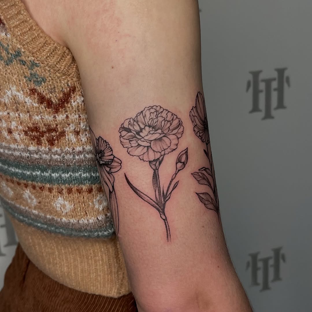 Tattoo by @therubygore โ fine_line