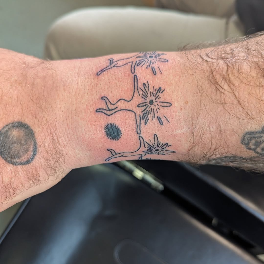 Tattoo by @bellab.tattoo — fine_line, minimalist