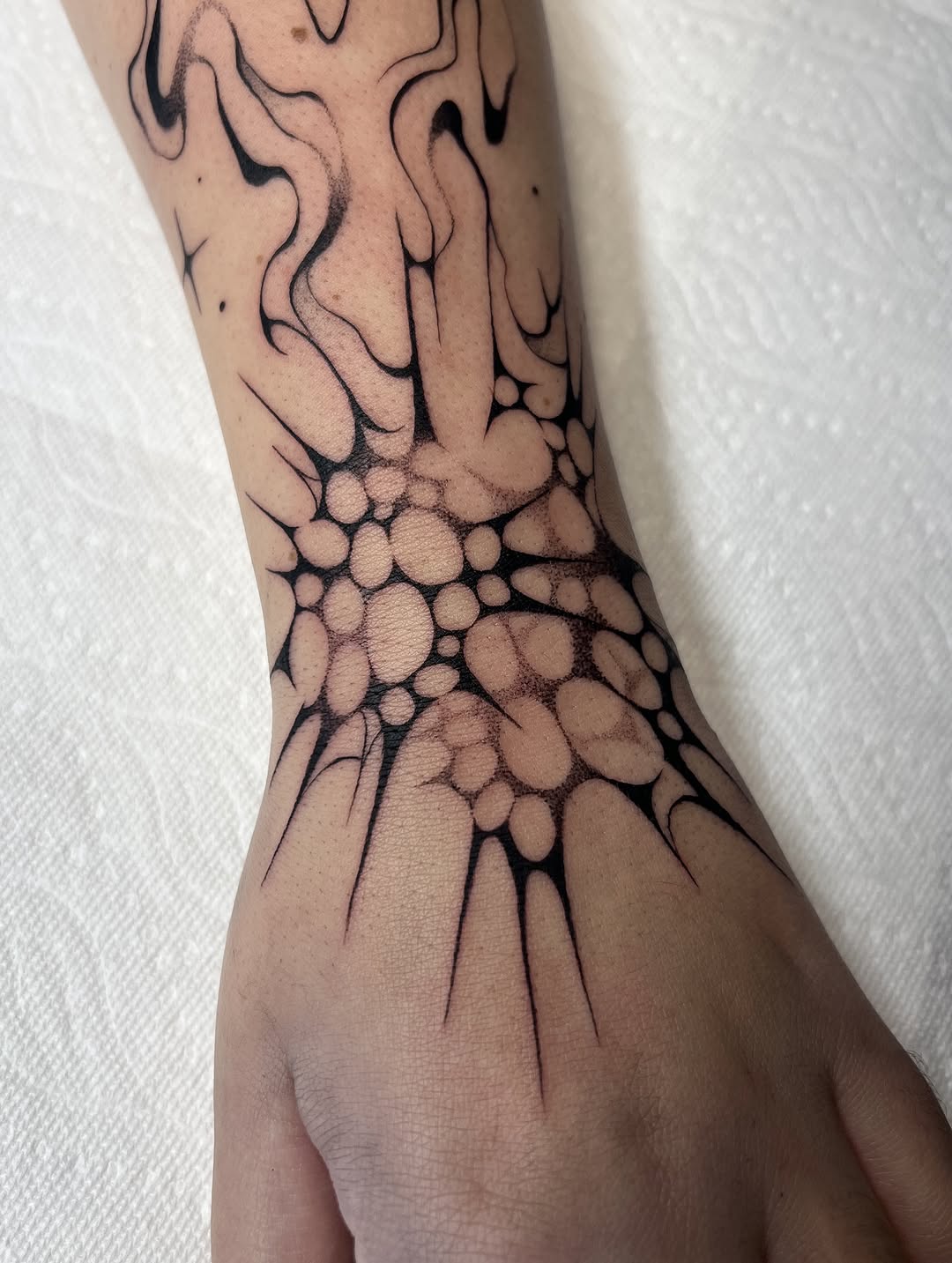 Tattoo by @sans.detour — blackwork, dotwork