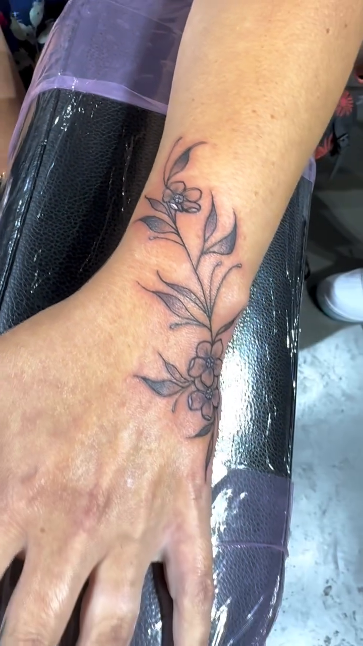 Tattoo by @queenieink โ fine_line