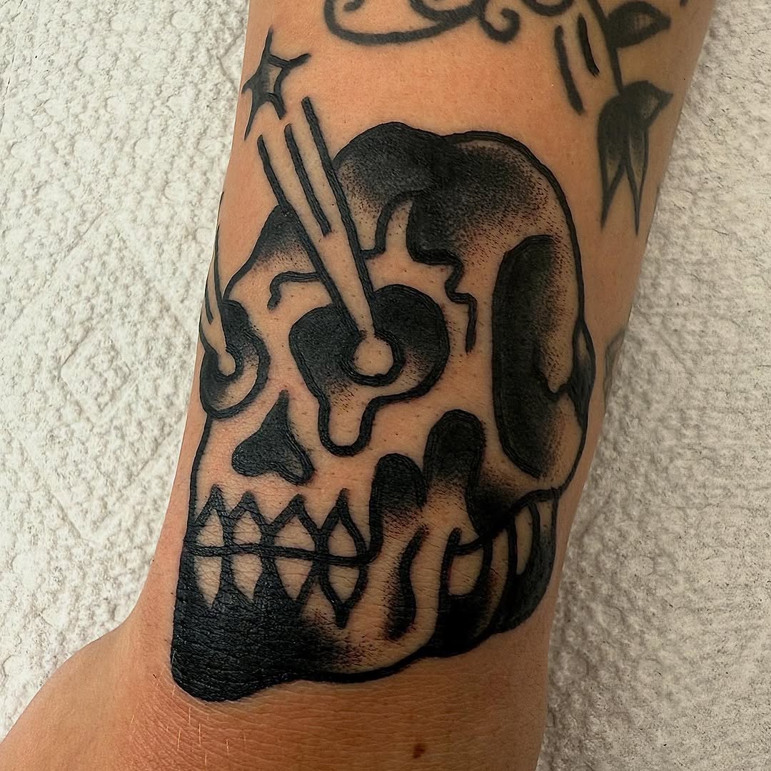 Tattoo by @victorialagano — american_traditional