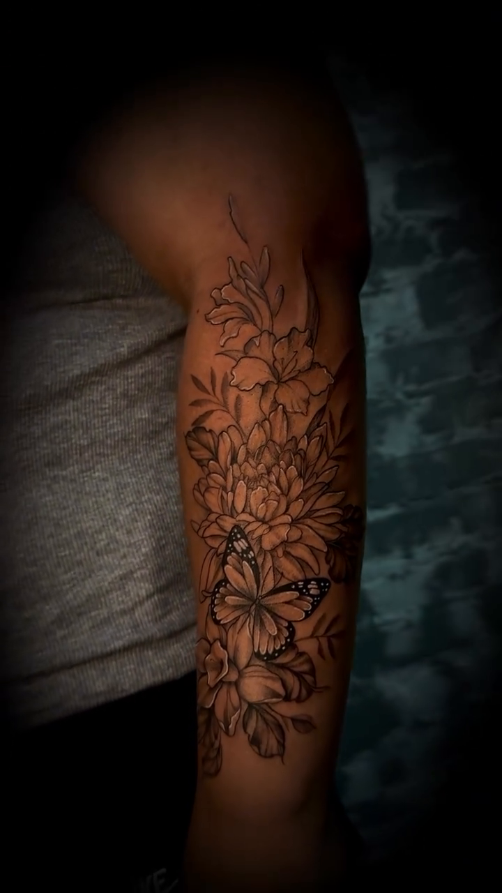 Tattoo by @yuliiitattoo — fine_line, black_and_grey