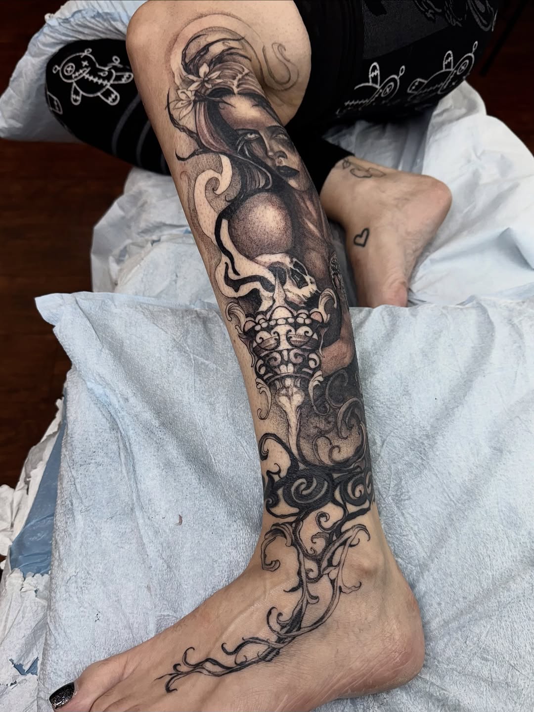 Tattoo by @isa._.tattoos — blackwork