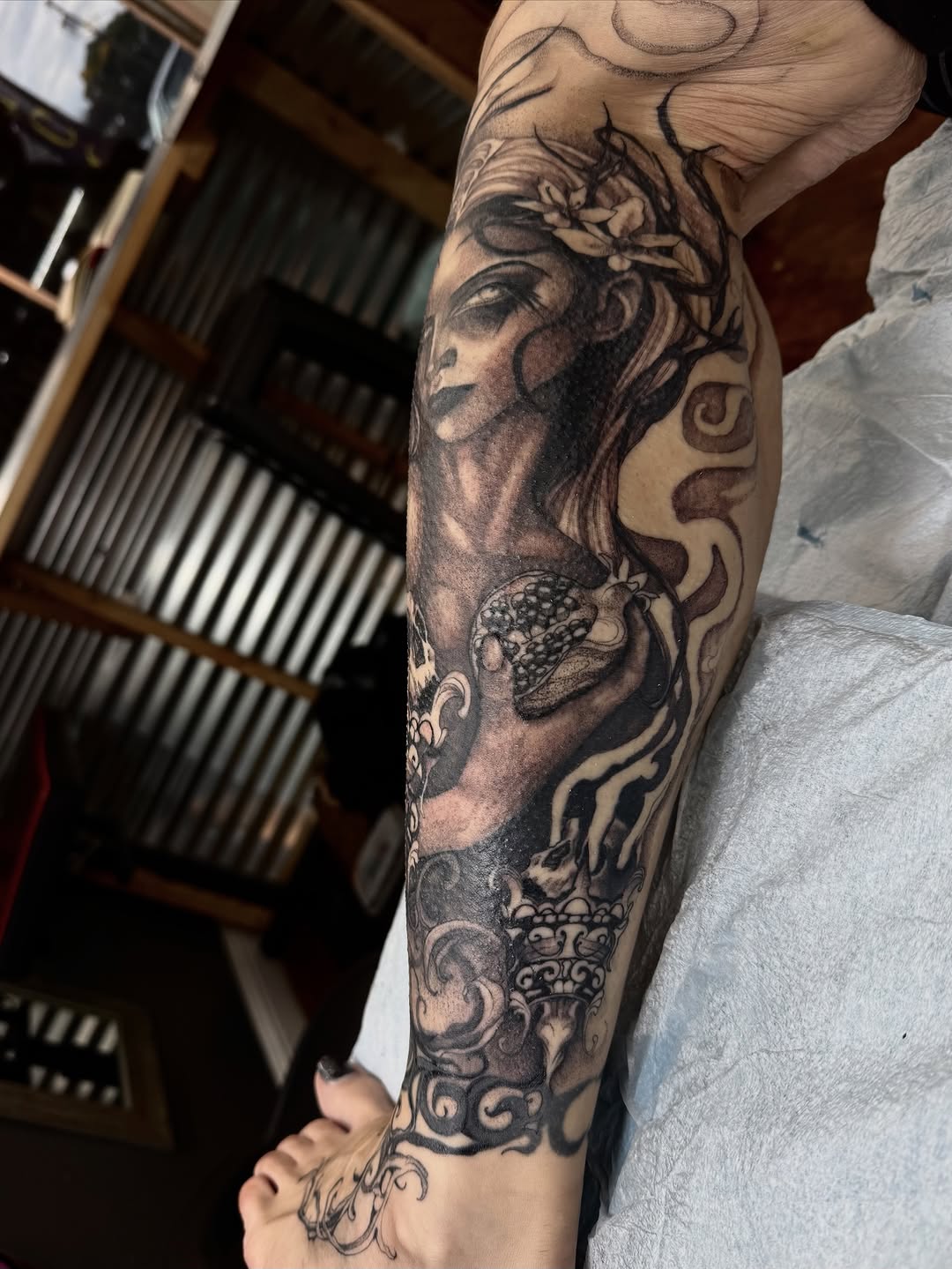Tattoo by @isa._.tattoos — black_and_grey, realism
