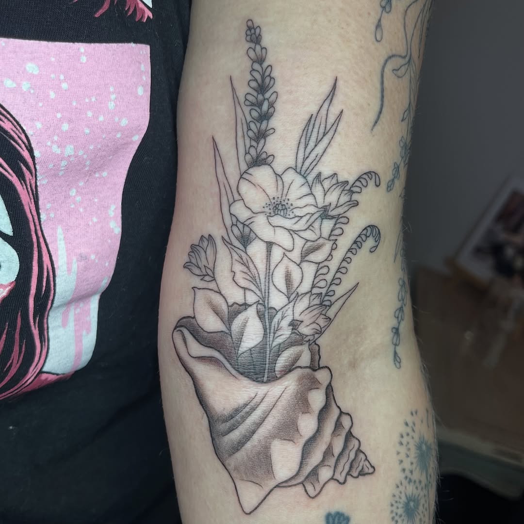 Tattoo by @brokenkrystals β illustrative, black_and_grey