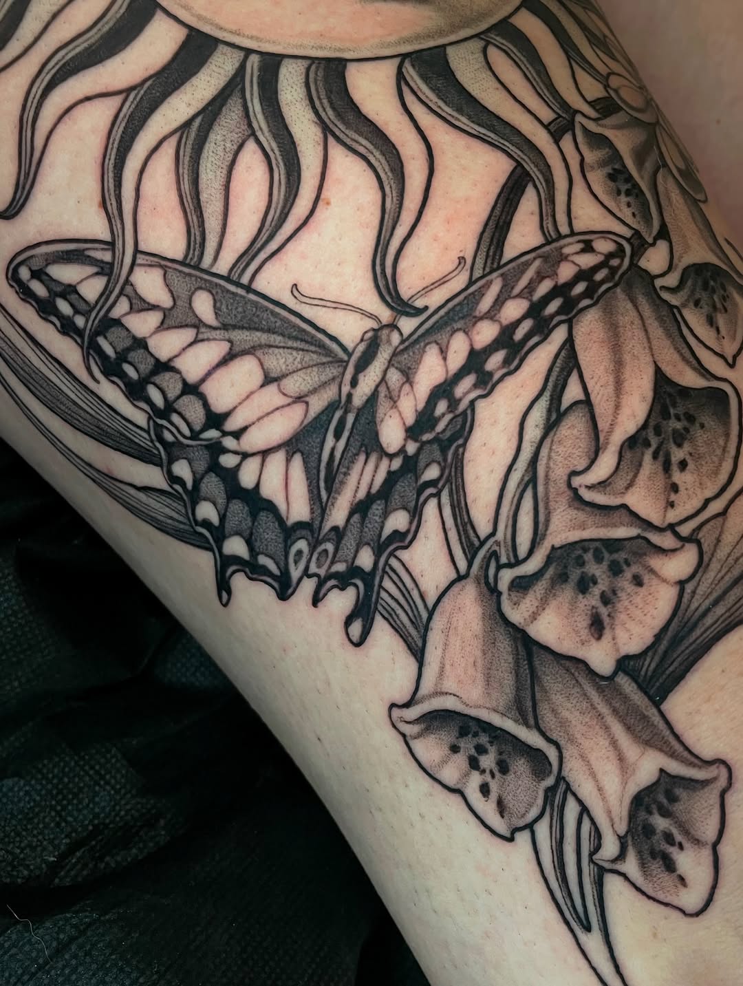 Tattoo by @madelart_ — black_and_grey