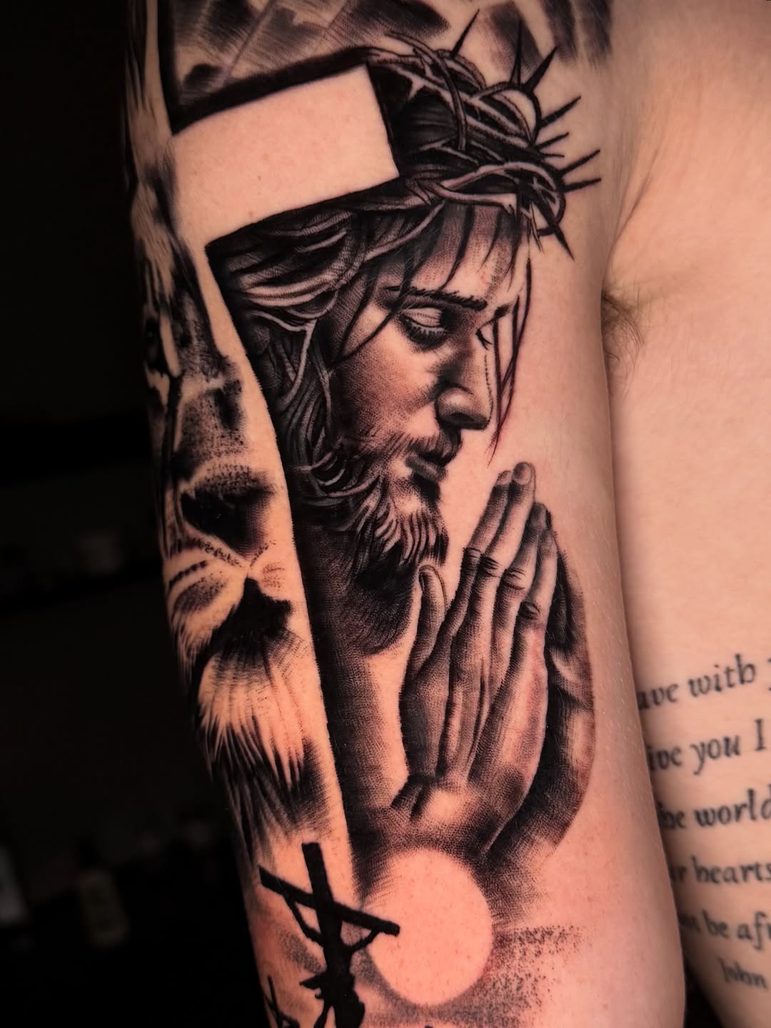 Tattoo by @tattedbyhenryfuentes — realism, black_and_grey