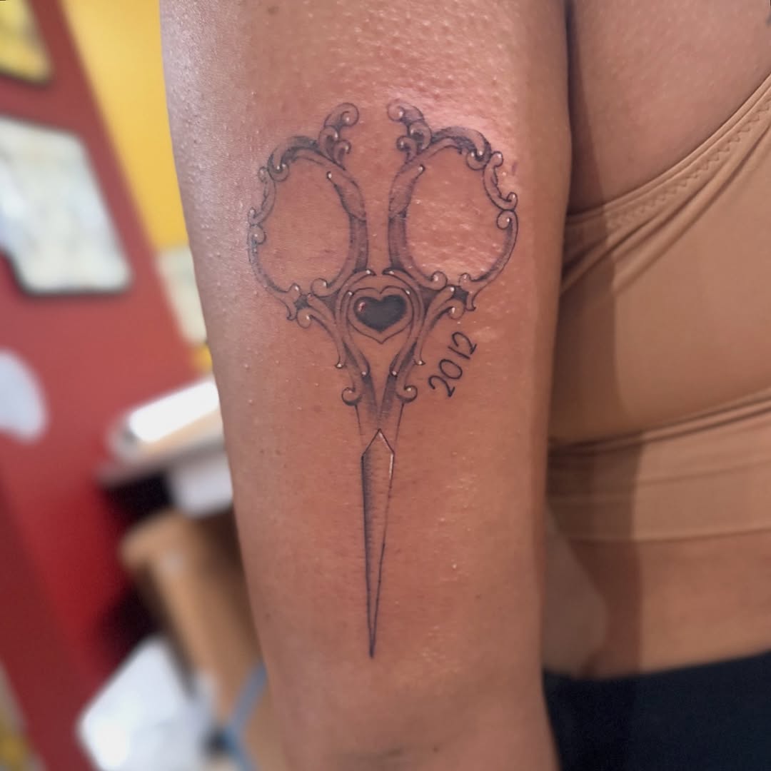 Tattoo by @queenieink โ fine_line, black_and_grey