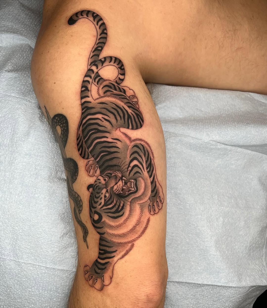 Tattoo by @linahsiaotattoo — japanese_irezumi, black_and_grey