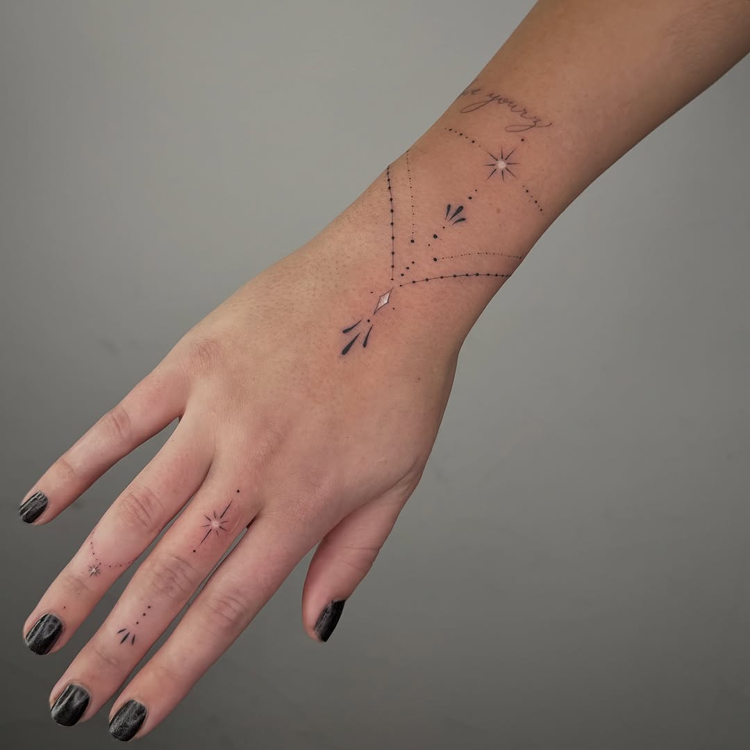 Tattoo by @ermetica_tattoo — fine_line, minimalist