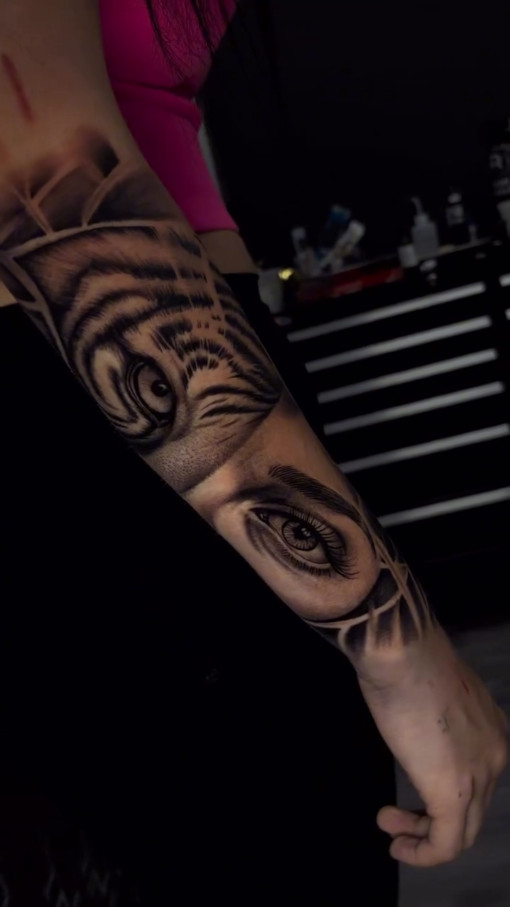 Tattoo by @arvay_tattoos — black_and_grey, realism