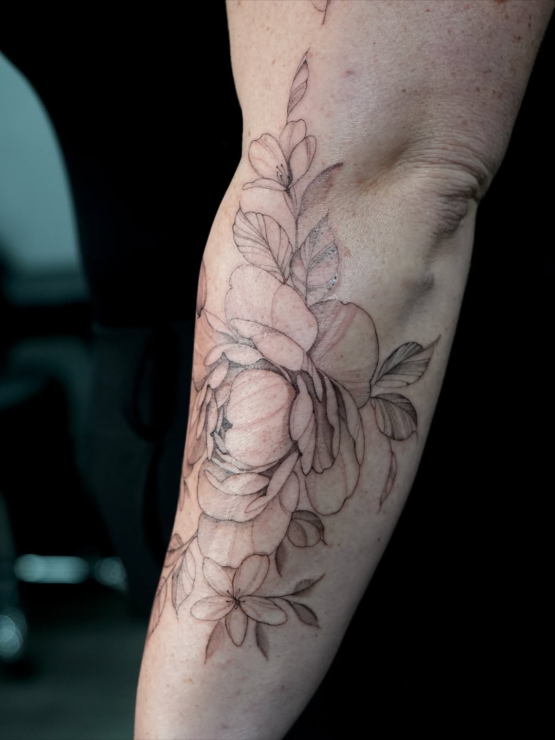 Tattoo by @yuliiitattoo — fine_line, black_and_grey