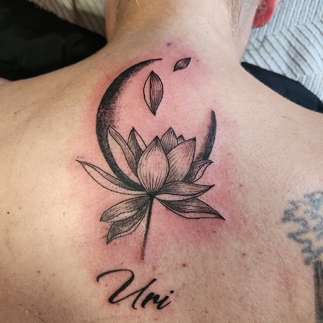 Tattoo by @soniajimenez_tattooo โ fine_line