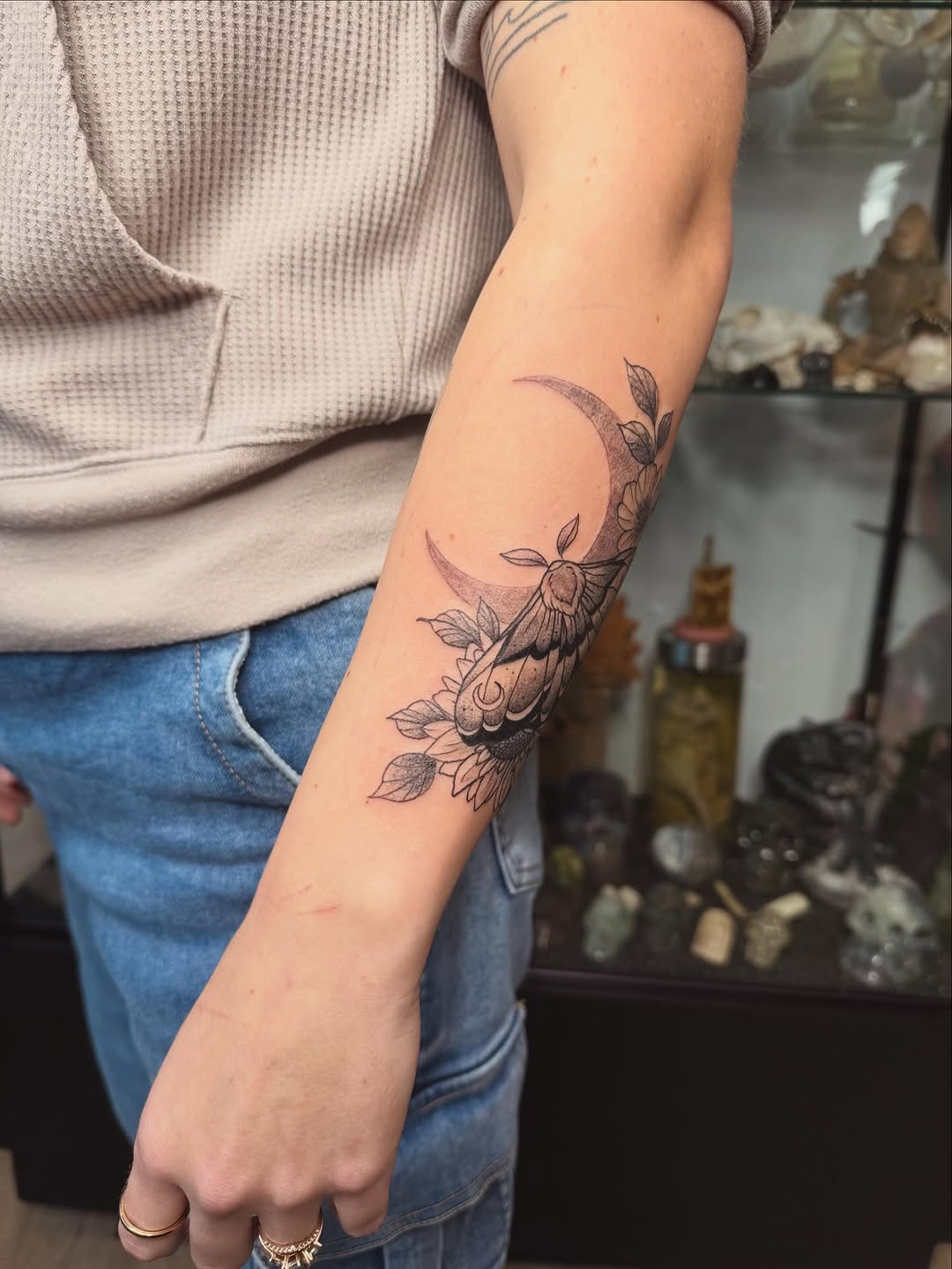 Tattoo by @astrearomerotattoos β fine_line, black_and_grey