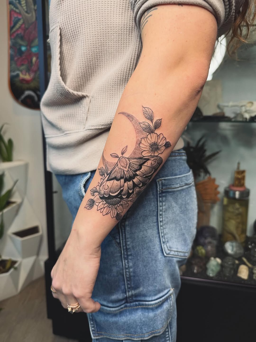 Tattoo by @astrearomerotattoos β fine_line, black_and_grey
