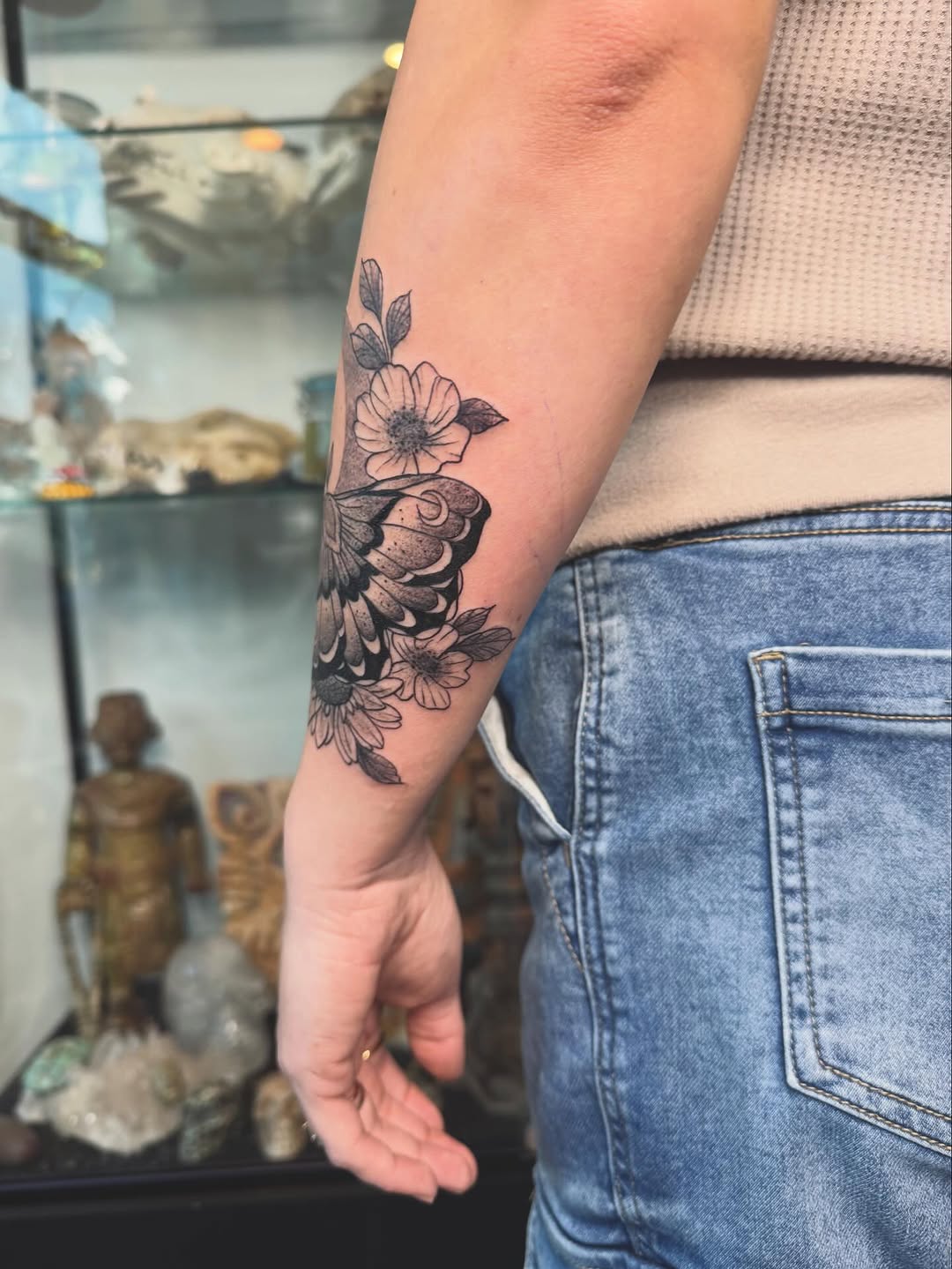 Tattoo by @astrearomerotattoos β fine_line, black_and_grey