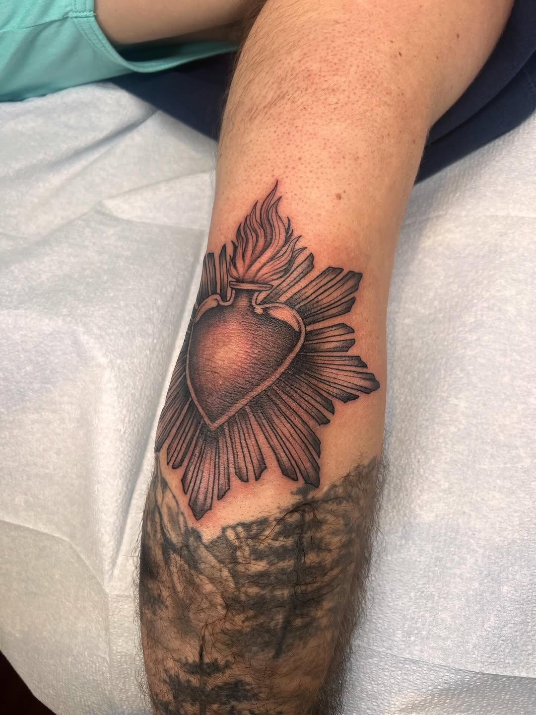 Tattoo by @tashavenola — black_and_grey, illustrative