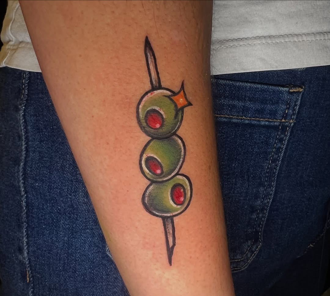 Tattoo by @lizpavtattoos — new_school