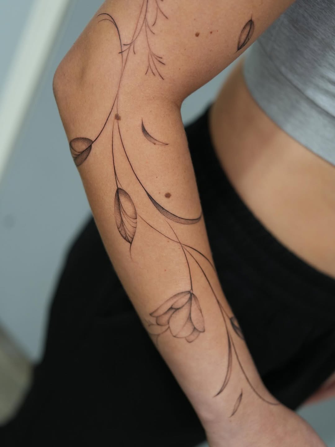 Tattoo by @lolavtattoo — fine_line