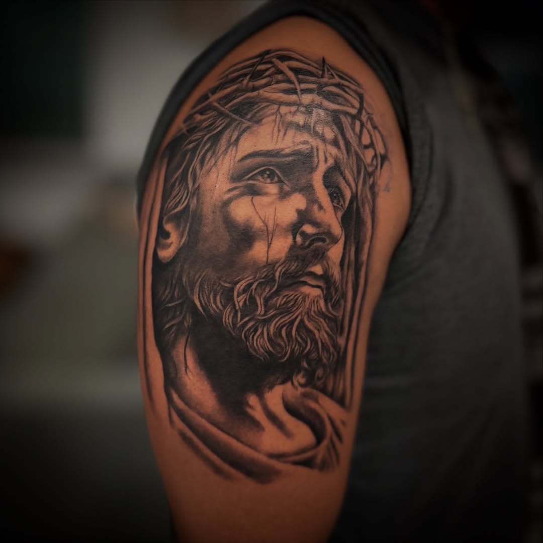 Tattoo by @chelaarte — realism, black_and_grey