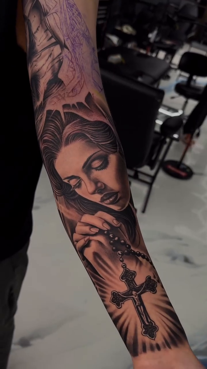 Tattoo by @tattoosbyivang โ black_and_grey, realism