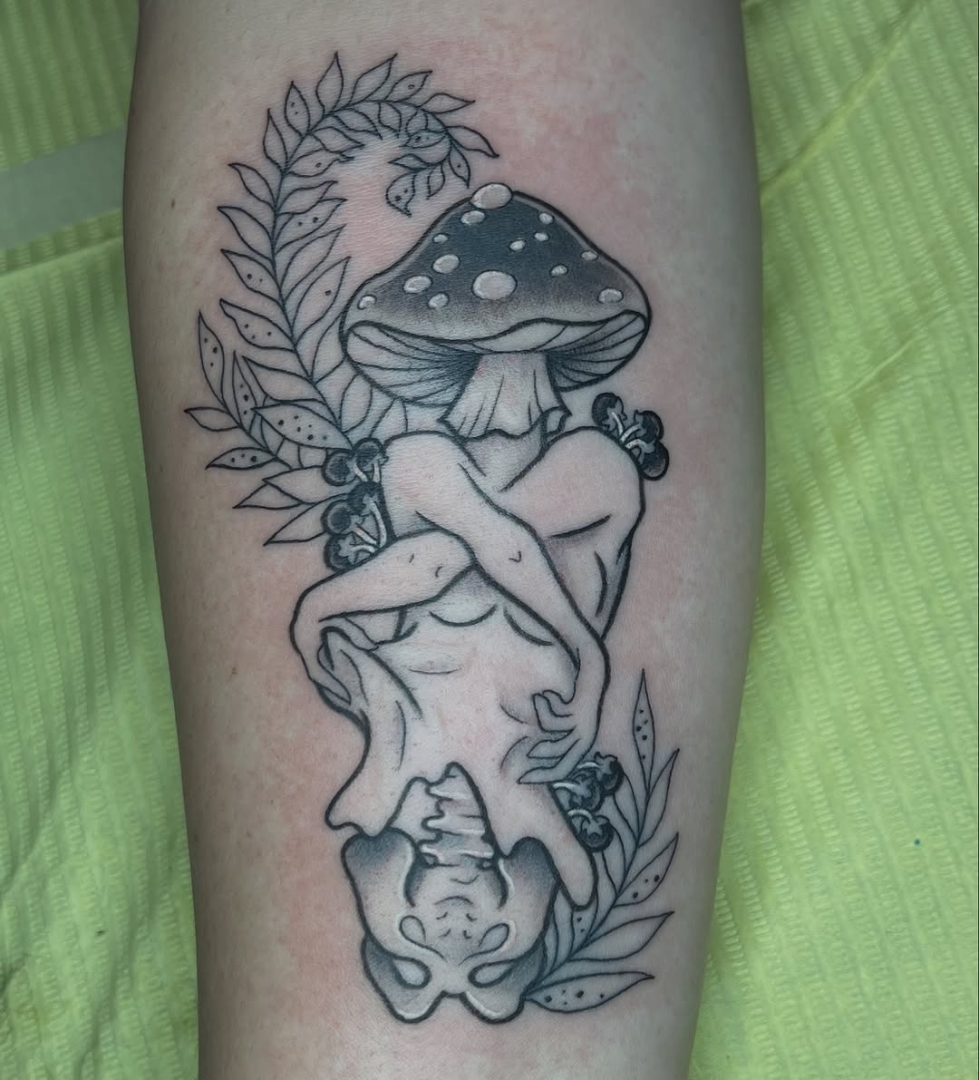 Tattoo by @brokenkrystals β illustrative, black_and_grey