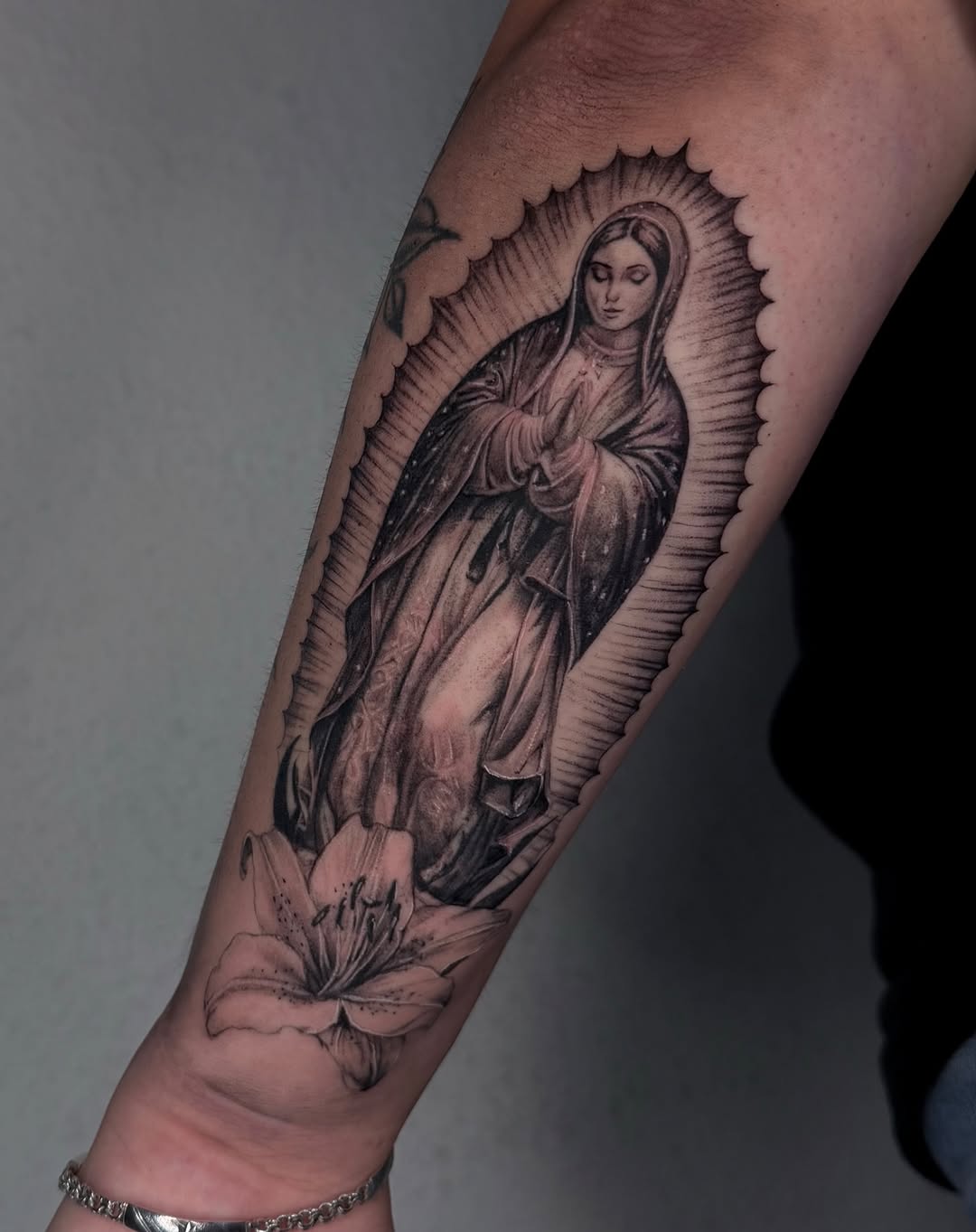 Tattoo by @tatt2dlaluna — black_and_grey, realism